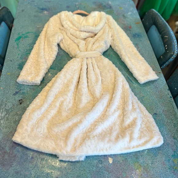 SOFT Blanket Robe - Picture 5 of 13